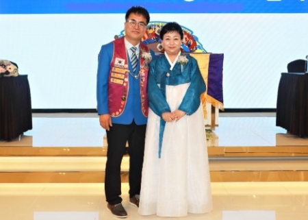 홍천 무궁화라이온스클럽 박희원 회장 부부