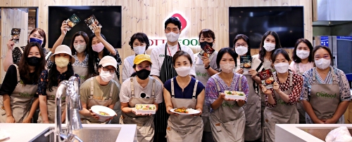 Chefood 쿠킹 클래스 단체 기념사진 / 사진 제공 = 롯데제과