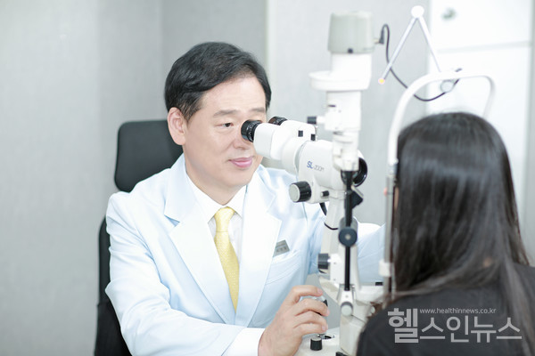 강남밝은명안과송명철원장