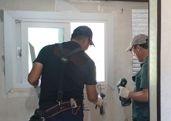 홍천나누미봉사단·까치회, 한부모가정 주거환경개선 집수리