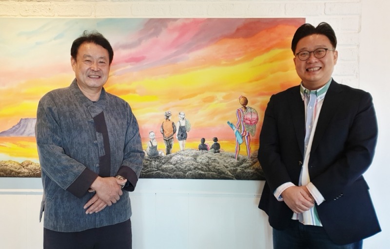 이번 전시회를 기획한 김대년 작가와 서경덕 교수