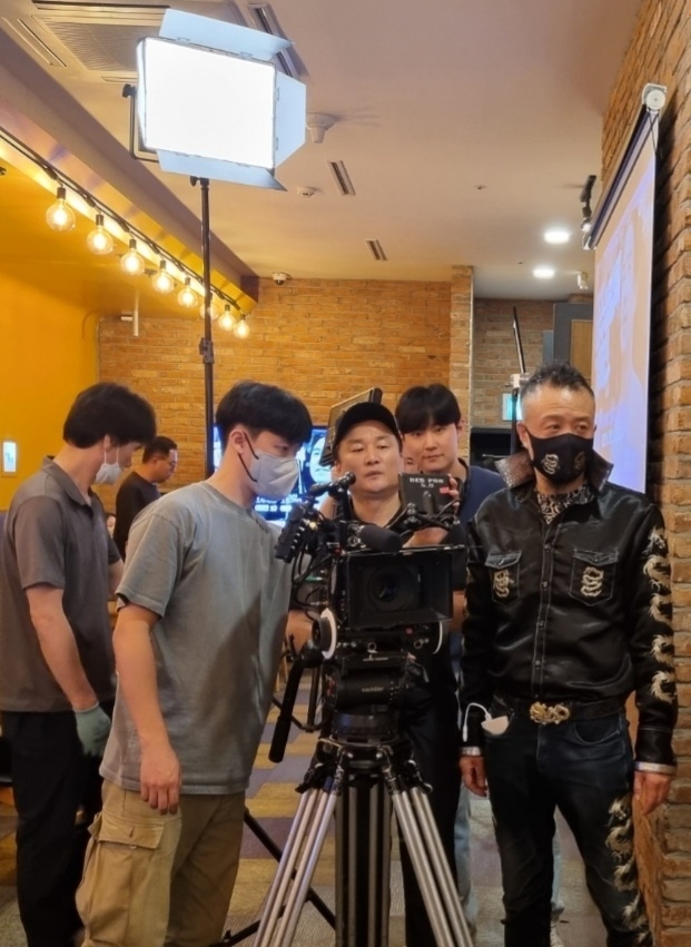 사진=(왼쪽에서 세 번째) 이수성 영화감독 (맨 오른쪽) 최야성 회장