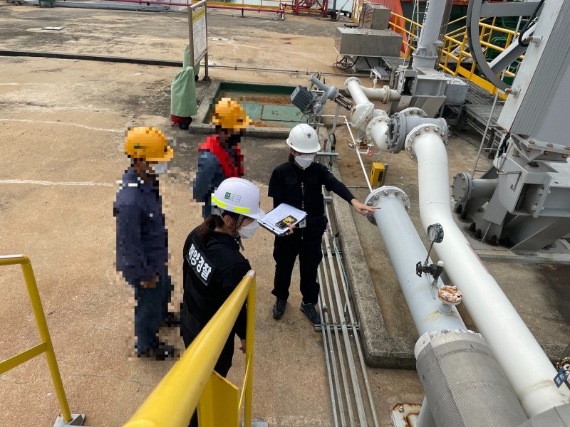 합동점검반이 관내 해양시설을 점검하고 있다 (사진제공 = 목포해양경찰서)