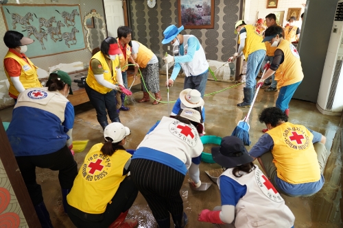 대한적십자사 경기도지사, 독거 노인 가구 수해 복구 봉사 진행