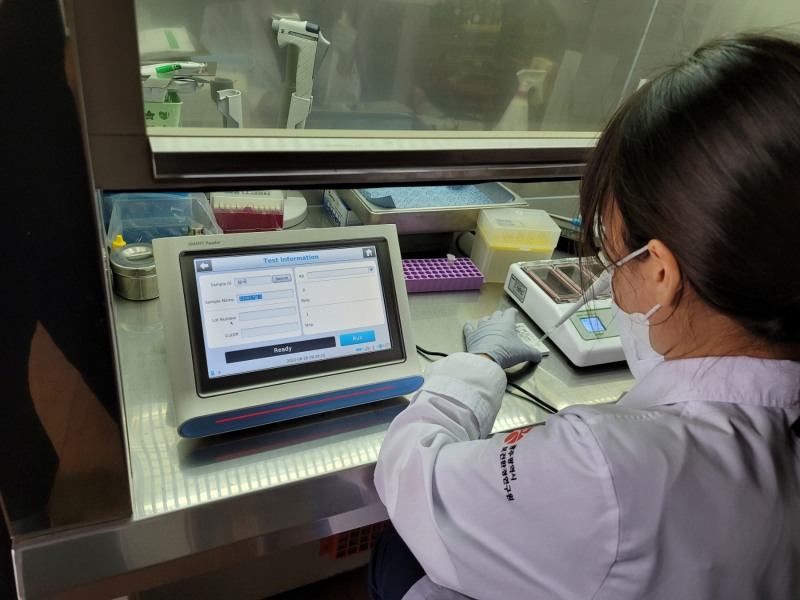 축산물 위생 검사 모습 (사진제공 = 광주광역시)