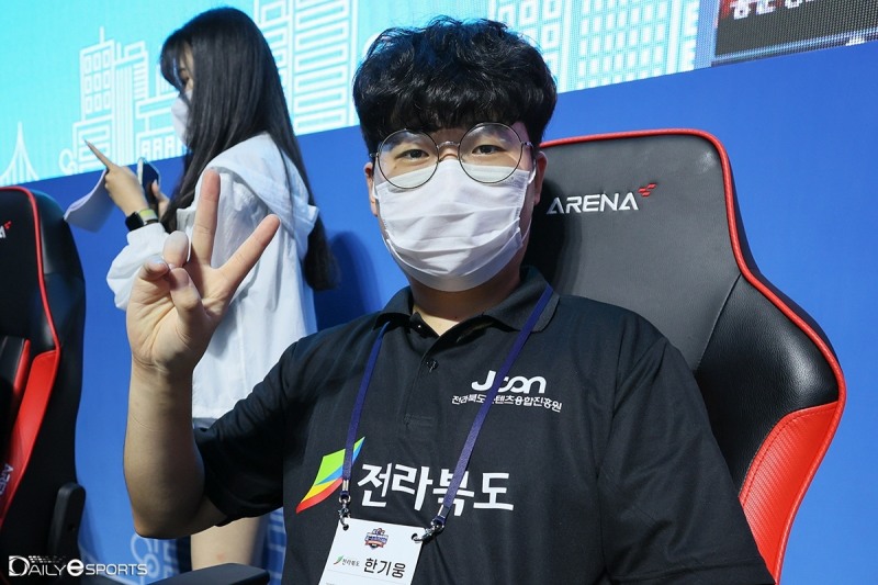 카트라이더 우승을 차지한 한기웅.