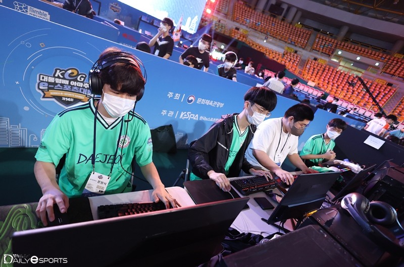 리그 오브 레전드 우승을 차지한 대전.