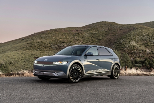 현대자동차그룹이 신차 첨단 기술 만족도 조사에서 최상위 순위를 달성하며 글로벌 최고 수준의 기술력을 인정받았다.