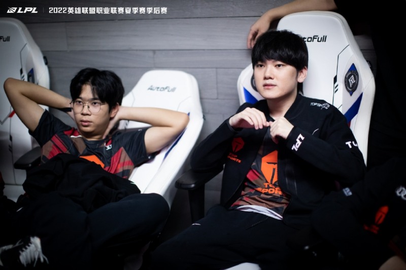 TES '재키러브' 위원보(오른쪽, Photo=LPL 官方)