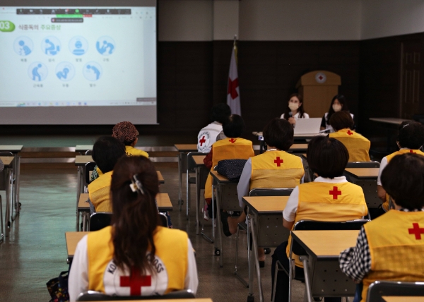 대한적십자사, 랍스터 급식 '김민지 영양사'와 함께 적십자 봉사원 위생교육