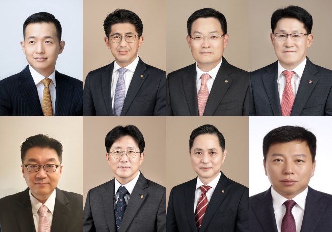 한화그룹은 29일 ㈜한화/전략부문, ㈜한화/글로벌부문, ㈜한화/모멘텀부문, 한화정밀기계, 한화건설, 한화솔루션/첨단소재부문, 한화솔루션/Q에너지, 한화에어로스페이스, 한화H2Energy 등 9개 계열사 대표이사에 대한 내정 및 승진 인사를 발표했다. 사진은 이날 한화그룹 대표이사 인사에 이름을 올린 인사들의 프로필 사진. (왼쪽 위부터 시계방향으로) 김동관 부회장(한화솔루션 전략부문 대표이사·㈜한화 전략부문·한화에어로스페이스 전략부문 대표이사), 김승모 사장(한화건설 대표이사·㈜한화 방산부문 대표이사), 손재일 사장(한화에어로스페이스 대표이사·한화디펜스 대표이사), 류두형 사장(㈜한화 모멘텀부문 대표이사·한화정밀기계 대표이사), 김인환 사장(한화솔루션 첨단소재부문 대표이사), 손영창 사장(한화H2Energy 대표이사·한화파워시스템대표이사), 양기원 부사장(㈜한화 글로벌부문 대표이사), 정상철 전무(한화솔루션 Q에너지 대표이사). (사진 = 한화그룹 제공)
