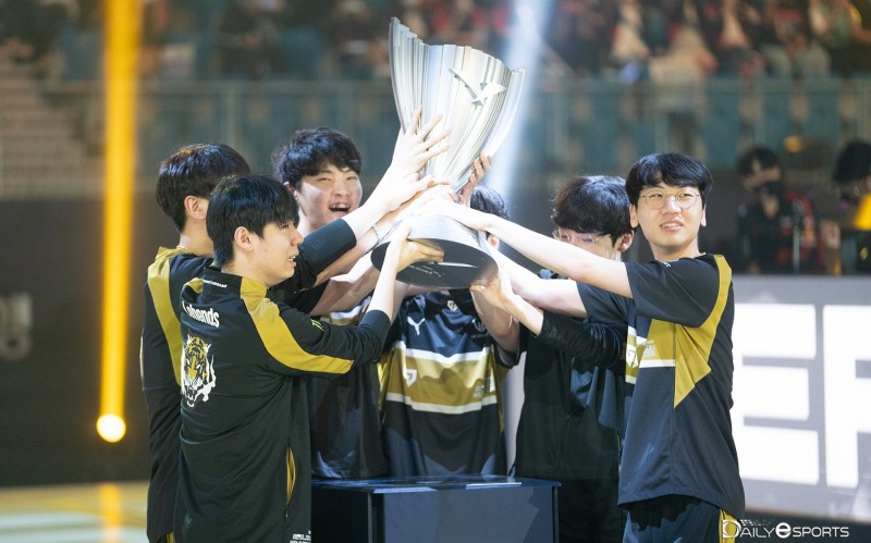 2022 서머 우승을 차지한 젠지.