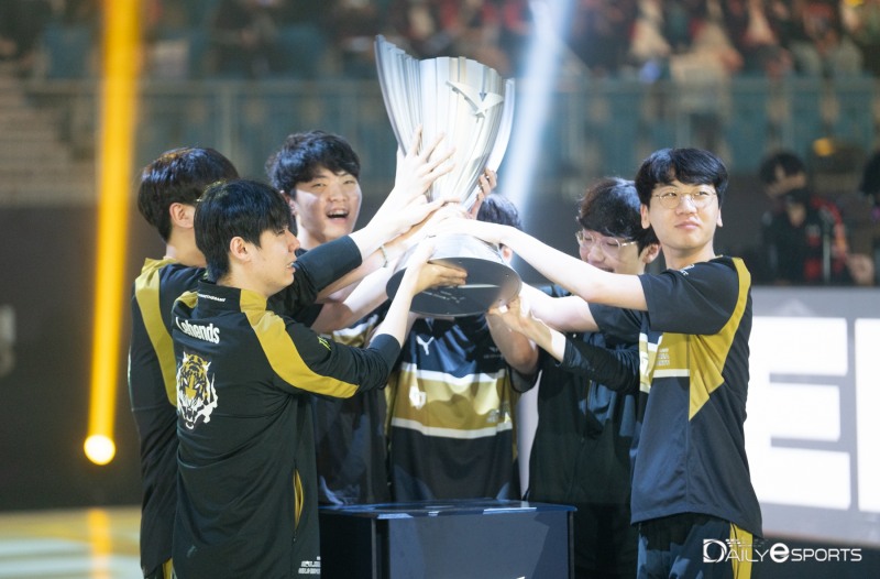 젠지 LCK 첫 우승에 주목받는 인물...LPL 해설자 테디