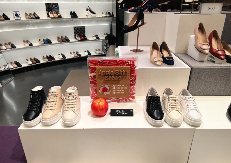 닥스 슈즈, 신세계 백화점과 트렌디한 비건 애플 슈즈 출시