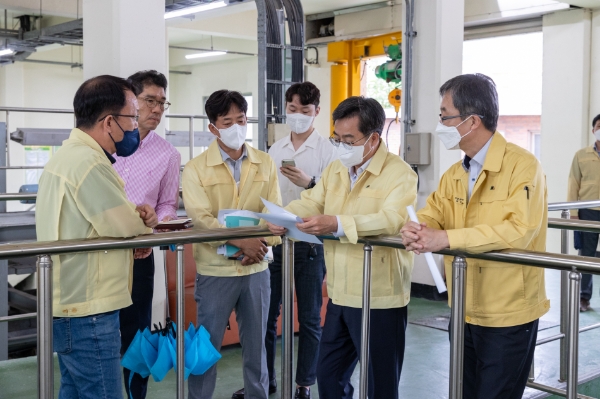 ‘제11호 태풍 힌남노’대비 수원 배수펌프장 현장 점검나선 김동연 지사.