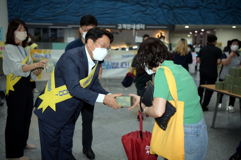 추석 명절맞이 청렴캠페인 모습 (사진제공 = 광주광역시)