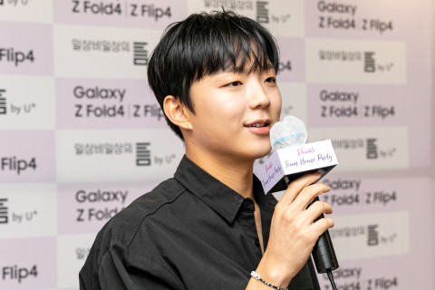 LG유플러스 일상비일상의틈 ‘프라이빗 틈 하우스 파티’ 행사에 참석한 LG유플러스 광고 모델 래퍼 래원