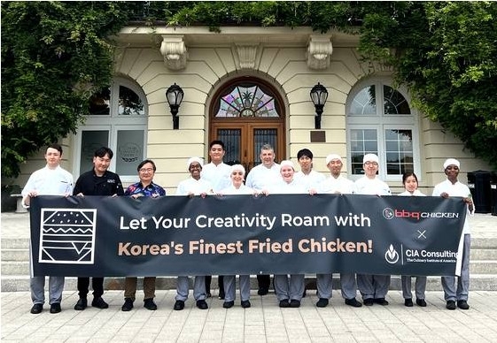 BBQ 윤홍근 의장, 美서 ‘치킨버거’ 대회 개최