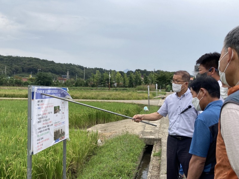 벼 드론직파 시범포 교육 모습 (사진 제공 = 광주광역시)