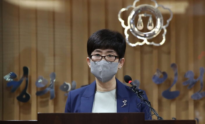 공군 성폭력 피해자 고(故) 이예람 중사 특검팀 안미영 특별검사가 13일 오후 서울 서초동 서울지방변호사회관에서 출범 후 100일간의 수사결과를 발표하고 있다.(뉴시스)