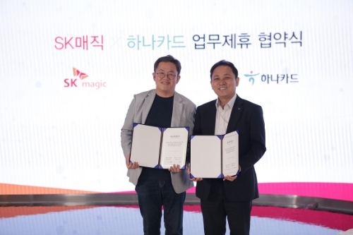 좌측부터 SK매직 이보형 마케팅본부장, 하나카드 장순곤 마케팅본부장 /사진제공=하나카드