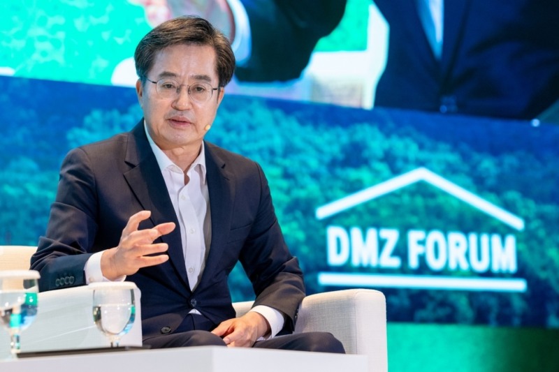 김동연 경기도지사가 16일 2022 DMZ 포럼에서 개회사를 통해 향후 활용계획을 밝히고 있다.(사진=경기도)
