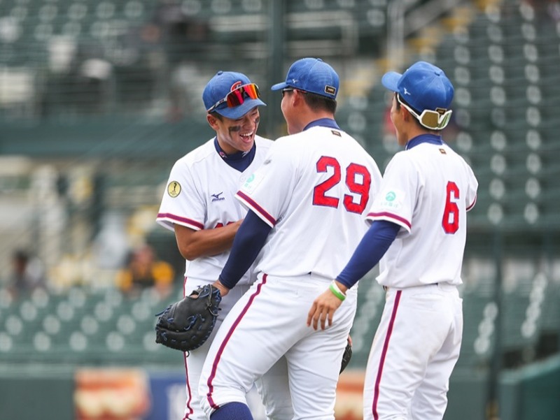 대만이 네덜란드를 3-0으로 이겨 가장 먼저 금메달 결정전에 진출한 가운데 한국은 악천후로 서스펜디드가 선언된 미국-일본의 경기 결과에 따라 결정된다.