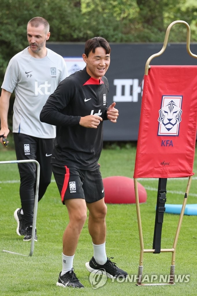 (파주=연합뉴스) 생애 처음으로 국가대표팀에 발탁된 'K리그 신성' 양현준이 19일 오후 파주 NFC(국가대표트레이닝센터)에서 벤투호의 9월 평가전 대비 소집 첫날 훈련에 임하고 있다.