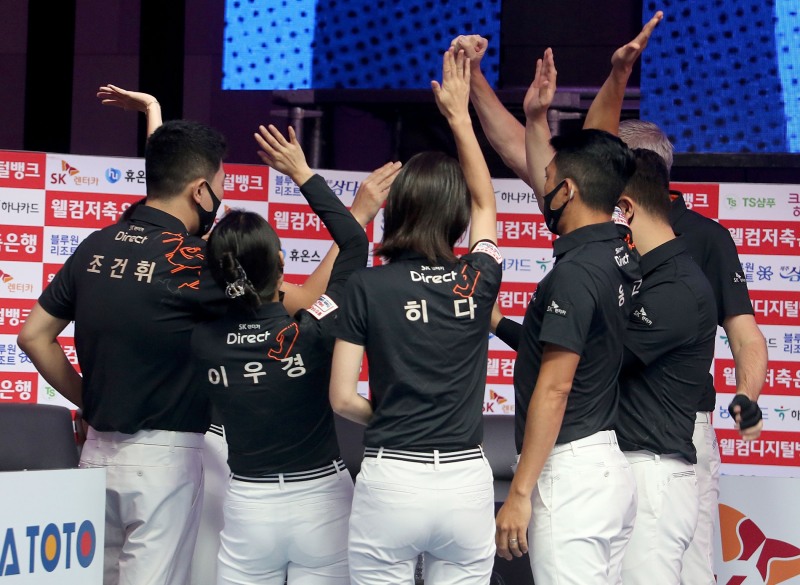 4연패 끝 첫승에 환호하는 SK렌터카(사진=PBA)