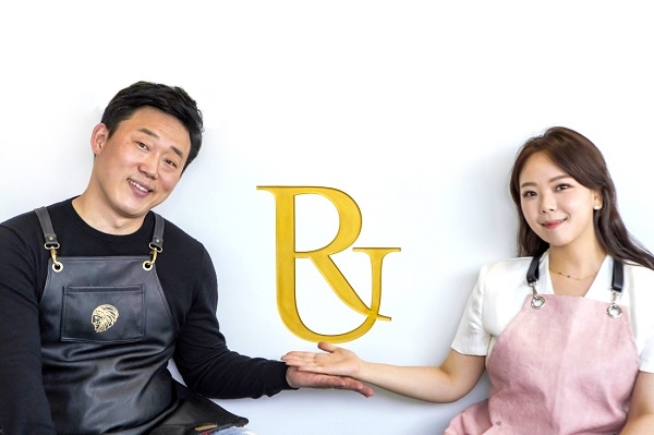 2022 골든티어워드, 엄폴&로라의 ‘티라떼아트쇼’ 진행