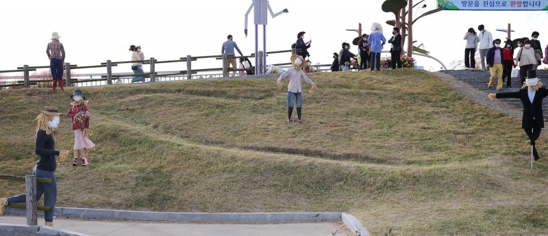 2021 대한민국 국향대전에 전시된 허수아비 모습 (사진제공 = 함평군)