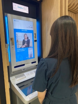 신한은행, ‘스마트 키오스크 수어상담 서비스’ 도입…"금융 접근성 향상"