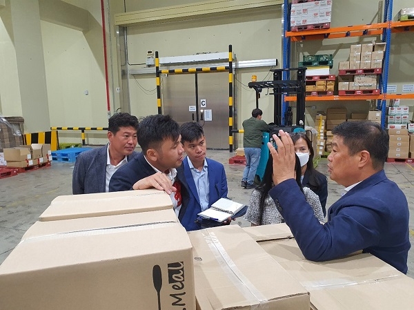 사진=Galaxy Navatra 회장 Leng Navatra(좌)와 ㈜엘원 회장 조삼열(우)