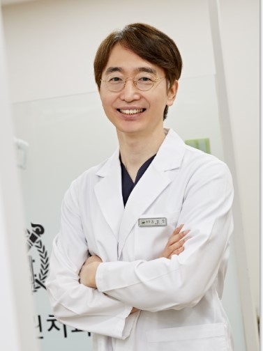 고난도 전체 임플란트, 체계적인 수술 계획이 관건