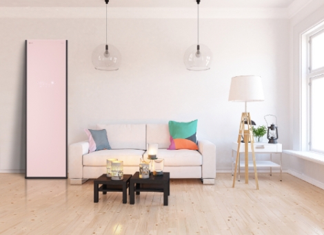 LG전자가 섬세하게 건조하면서 구김까지 줄여주는 ‘스팀 건조’ 코스를 갖춘 의류관리기 ‘LG 스타일러 오브제컬렉션’ 신제품을 26일 출시했다. 사진은 미스트 핑크 색상의 신제품.