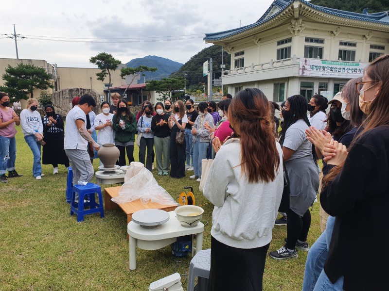 백산헤리티지연구소, 국가무형문화재 김정옥 사기장과 찻사발 빚기 행사 진행