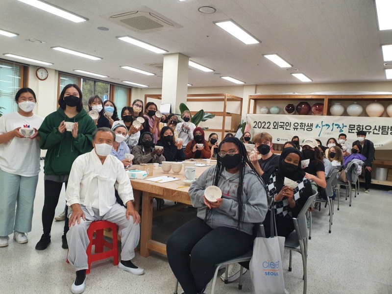 백산헤리티지연구소, 국가무형문화재 김정옥 사기장과 찻사발 빚기 행사 진행