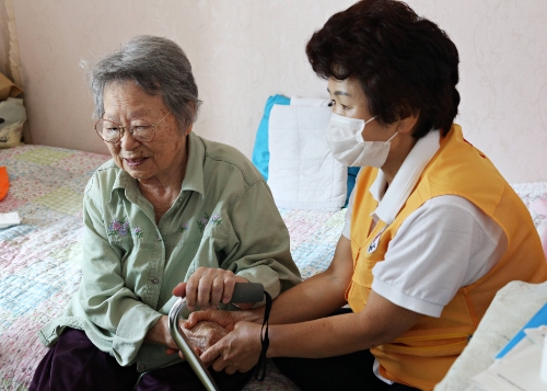 대한적십자사 서울지사, 105세 고령 이산가족 찾아 위로금 전달