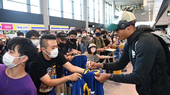 골든스테이트 워리어스의 방문에 열광하는 일본 농구 팬들 [NBA닷컴 트위터]