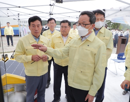 이병호 사장은 30일 충북 진천 백곡저수지에서 수질오염사고대응 합동 방제 훈련에서 관계기관과의 지속적인 공유와 협업을 통한 대응역량 강화를 주문했다.