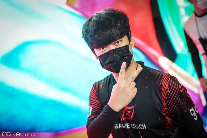 게임코치 '런민기' 민기.