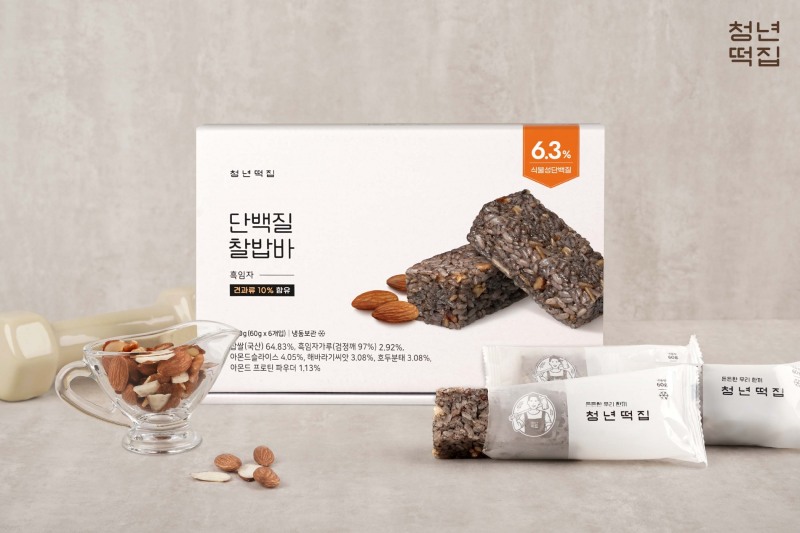 청년떡집, 끼니떡 '단백질 찰밥바 흑임자' 출시