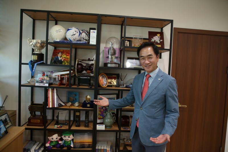 정장선 평택시장이 문화와 관광인프라 구축계획을 밝히고 있다.(사진=김형운 기자)