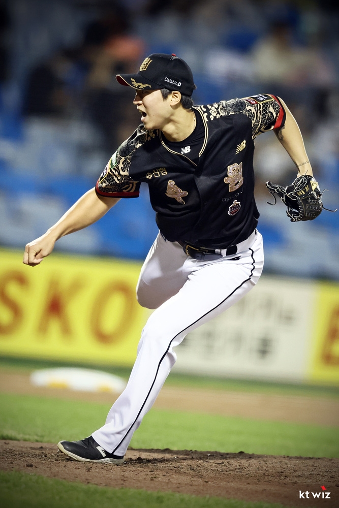 고영표-소형준의 필승카드가 연패를 당한 kt는 생애 첫 10승투수 대열에 들어선 엄상백이 8일 KIA전에 출격해 3위 지키기에 나선다