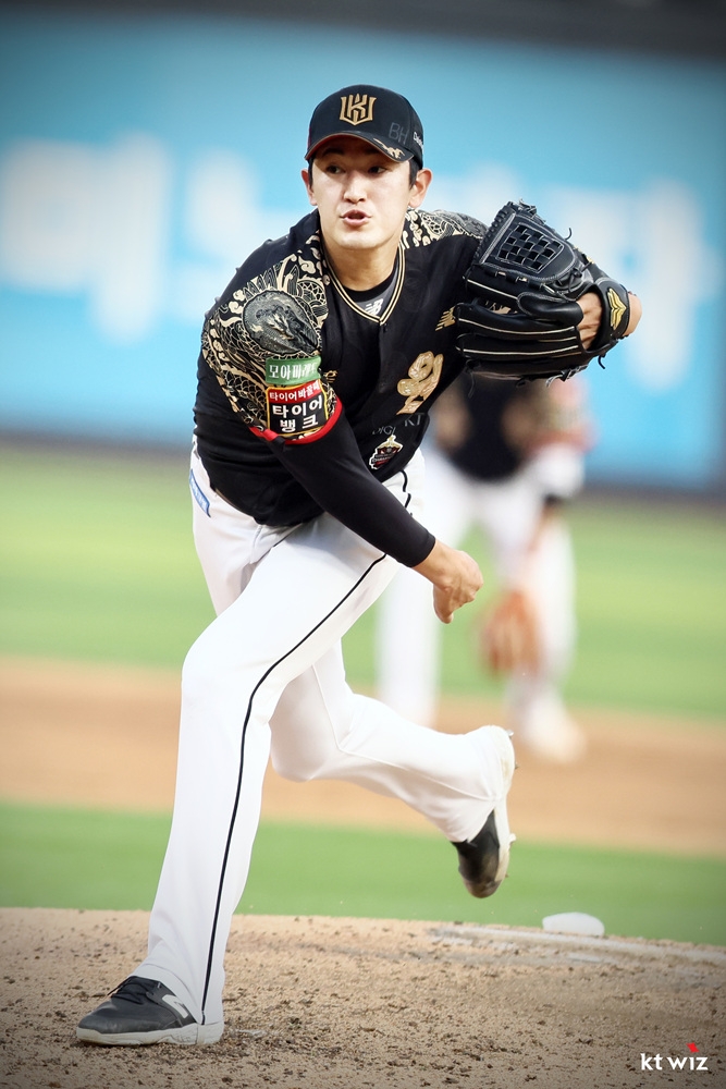kt의 3위 결정의 키을 쥔 고영표는 잠실만 오면 펄펄 날았다. 지난해부터 10게임 9승1패를 거두었다. 가히 잠실 지존이라 불러도 손색이 없다.