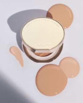 AGE20's 노블 글로우 커버 쿠션 연출컷