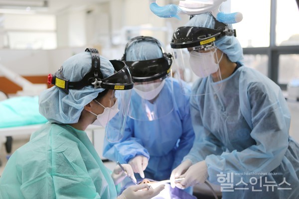 ‘틀니지원사업’의주축이되는원내생진료실
