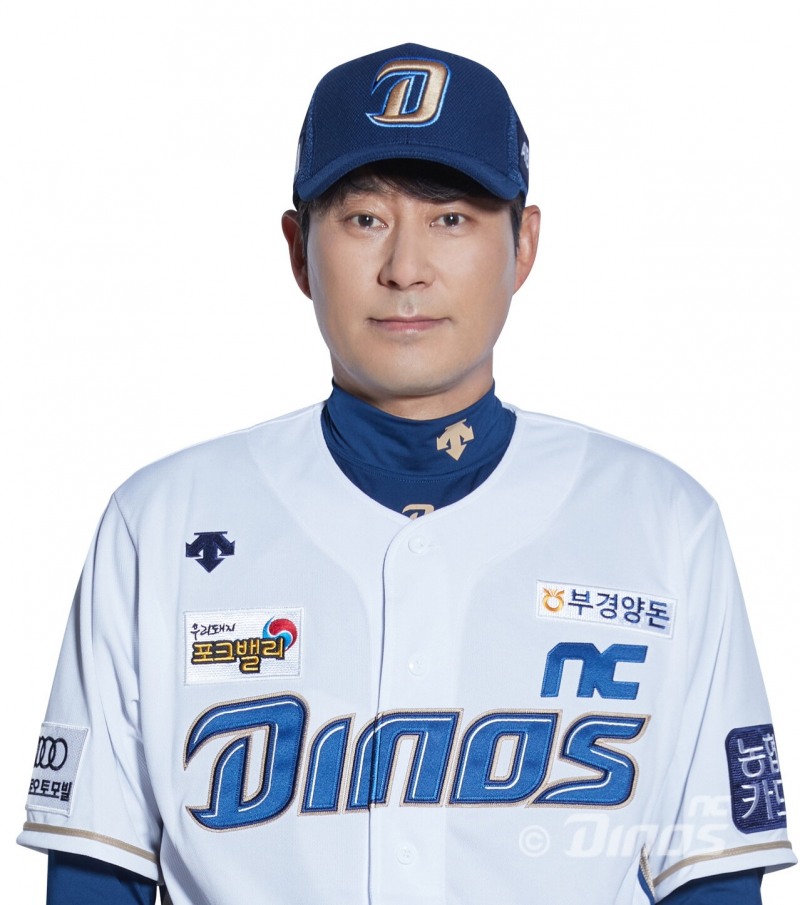 NC의 감독대행에서 정식으로 3년 총액 10억원에 정식 감독으로 승격한 강인권 NC 신임 감독