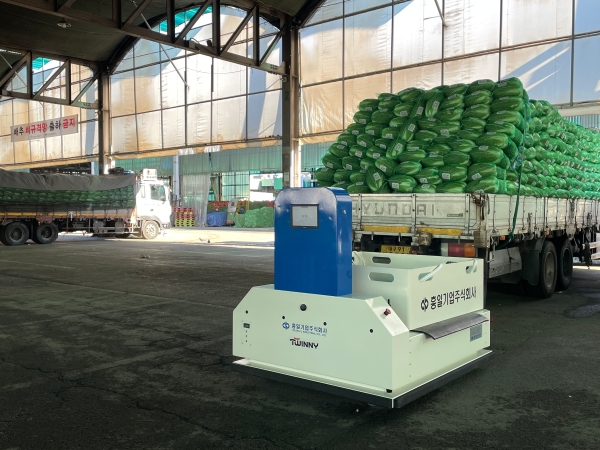 흥일기업, 가락시장 내 자율주행 물류 이송로봇 실증진행