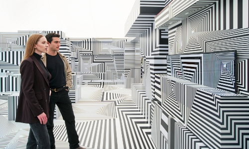 LG전자가 12일(현지시간)부터 5일간 영국 런던에서 열리는 '프리즈 런던'에서 롤러블 올레드 TV 'LG 시그니처 올레드 R'를 활용한 설치예술 작품을 통해 관람객들에게 색다른 예술적 경험을 선보였다.